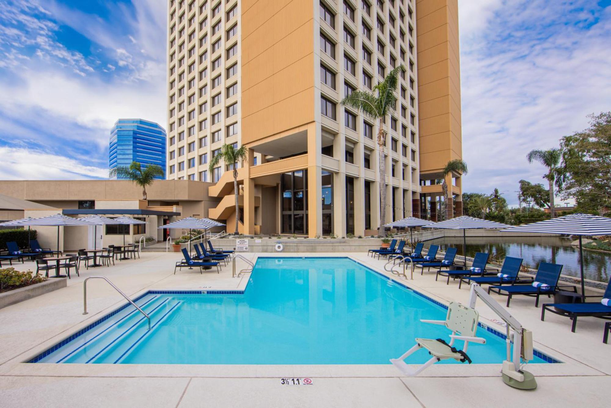 Hotel Fera Anaheim, A Doubletree By Hilton Orange Exterior photo